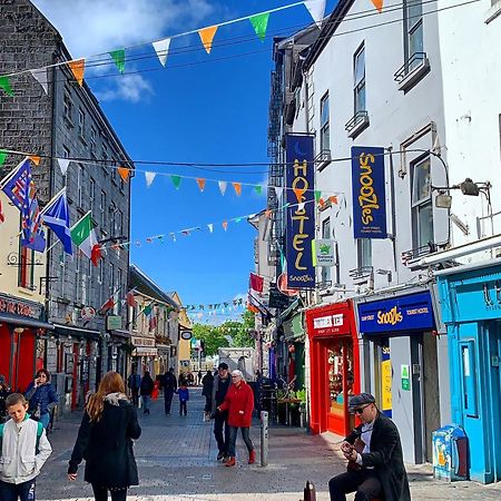 Snoozles Quay Street Tourist Hostel Galway Esterno foto