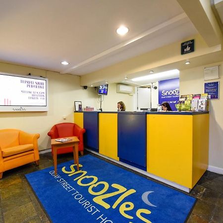 Snoozles Quay Street Tourist Hostel Galway Esterno foto