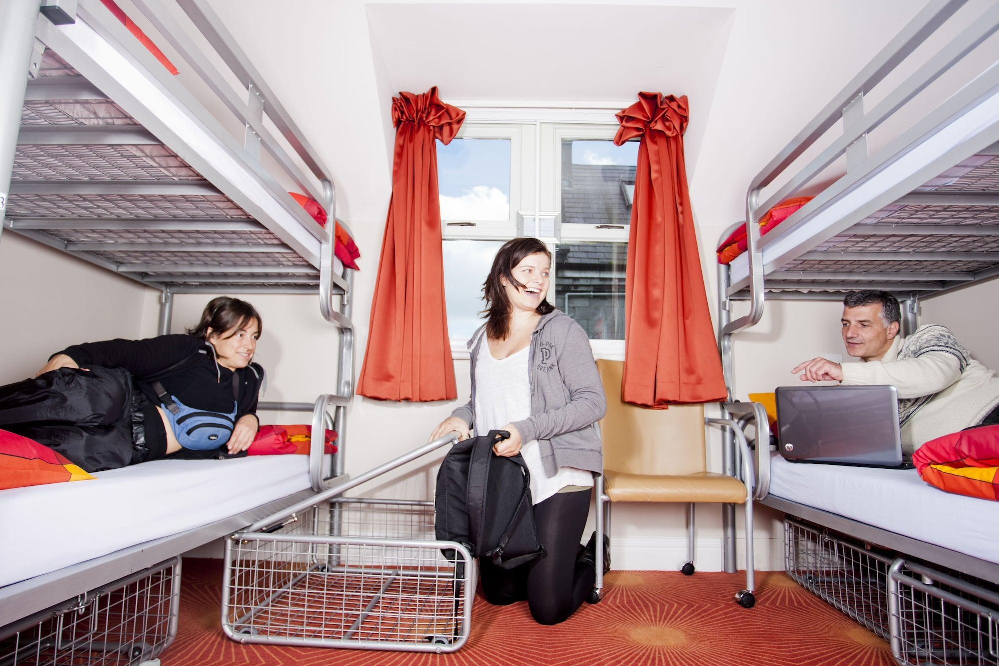 Snoozles Quay Street Tourist Hostel Galway Esterno foto