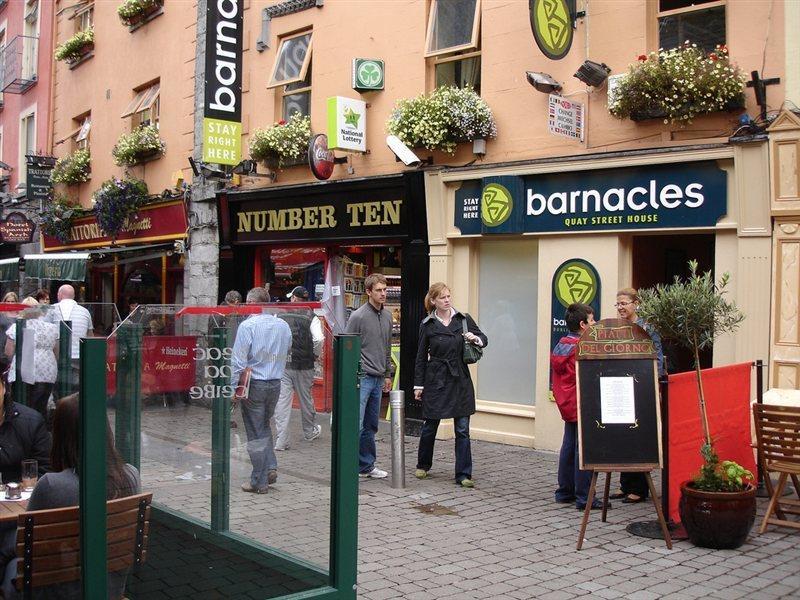 Snoozles Quay Street Tourist Hostel Galway Esterno foto