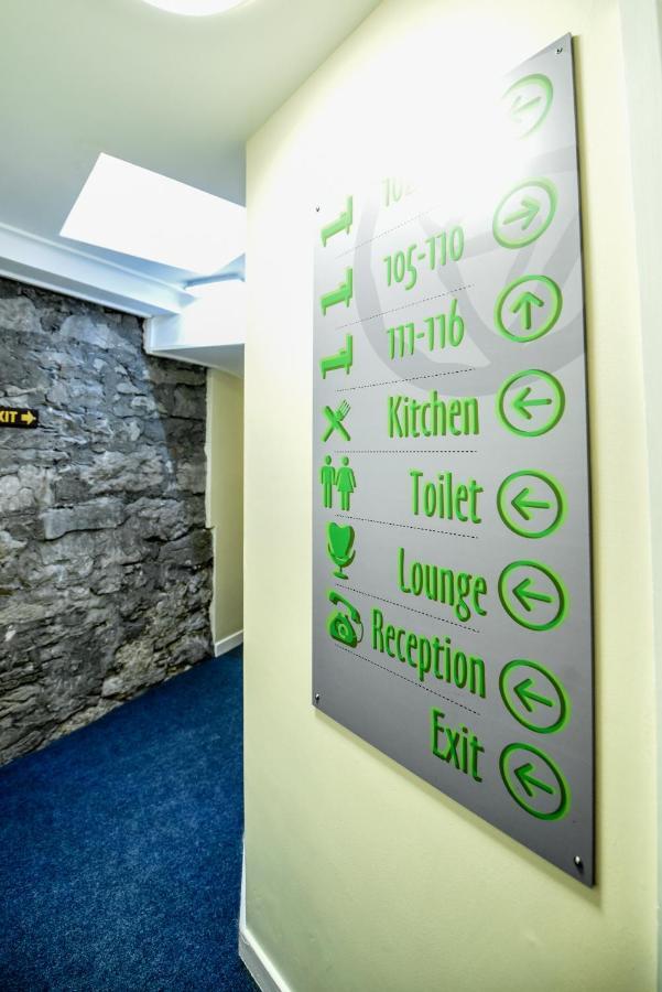 Snoozles Quay Street Tourist Hostel Galway Esterno foto