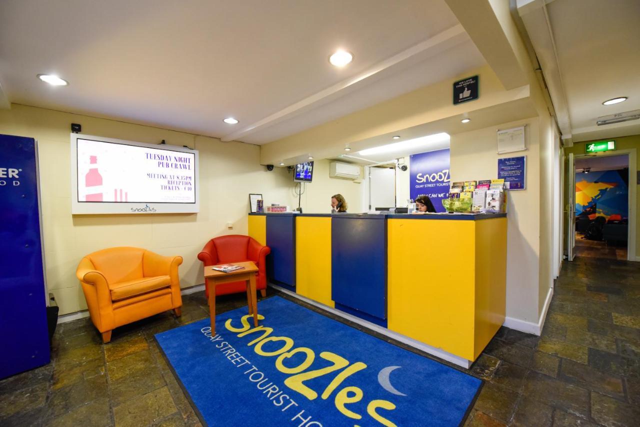 Snoozles Quay Street Tourist Hostel Galway Esterno foto